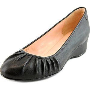 Taryn Rose Womens Freyda Black Closed Toe Wedge